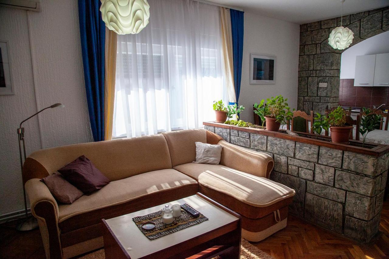 Apartman Ksenija จาโกโว ภายนอก รูปภาพ