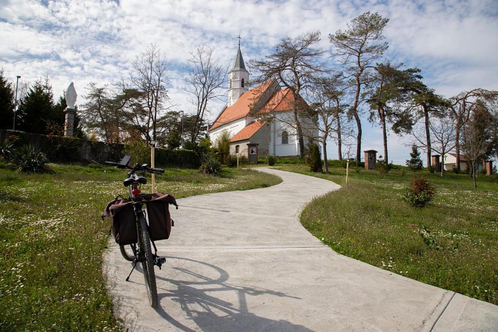 Apartman Ksenija จาโกโว ภายนอก รูปภาพ